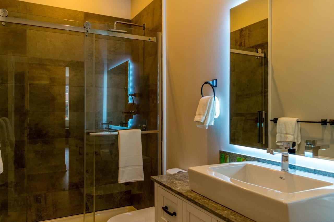 Lake Placid Inn: Main Street Extérieur photo
